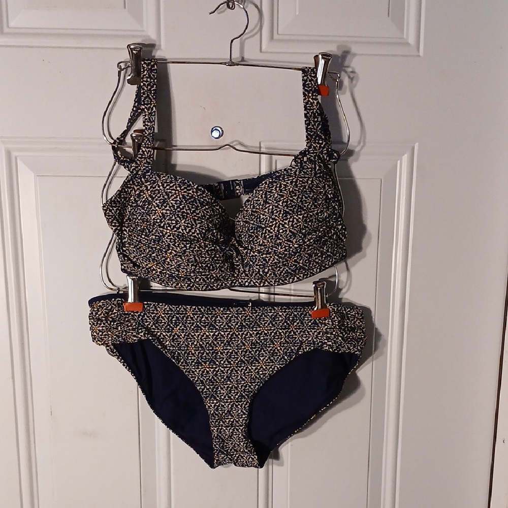 Bond-eye Patterned Bikini Set